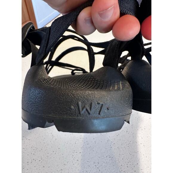 Chaco® Women's 7 M ZCLOUD™ X2 Adjustable Straps Cushioned Sandal in Solid Black - Picture 6 of 7